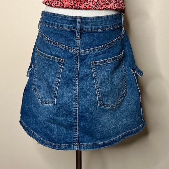 Vintage 90s blue denim mini skirt with chunky pockets - Picture 5 of 5